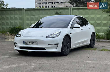 Tesla Model 3  2021