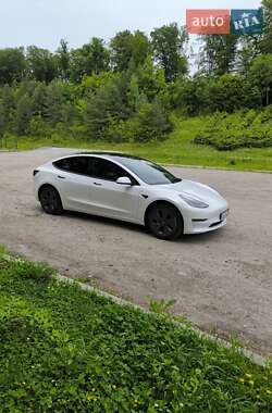 Tesla Model 3  2021