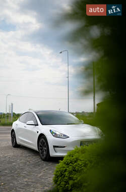 Tesla Model 3  2022