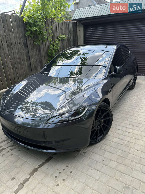 Седан Tesla Model 3 2024 в Черноморске
