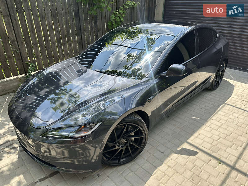 Седан Tesla Model 3 2024 в Черноморске