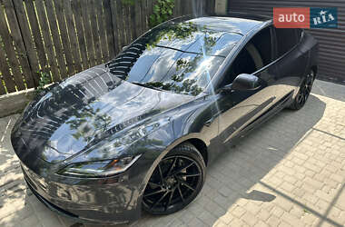 Tesla Model 3  2024