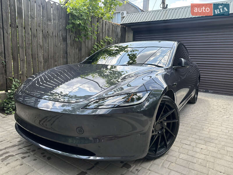 Седан Tesla Model 3 2024 в Черноморске