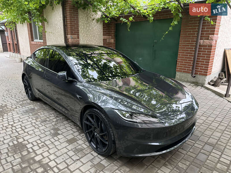 Седан Tesla Model 3 2024 в Черноморске