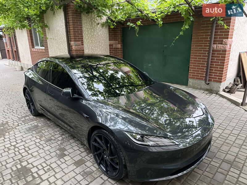 Седан Tesla Model 3 2024 в Черноморске