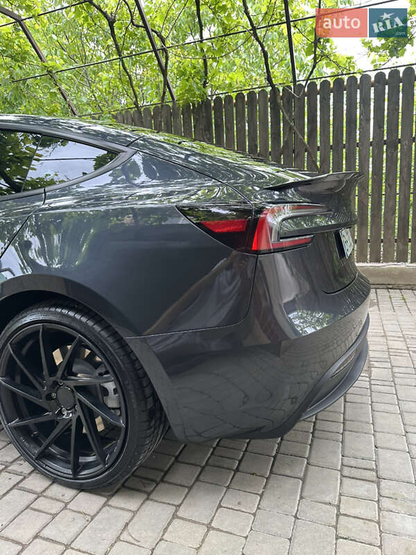 Седан Tesla Model 3 2024 в Черноморске