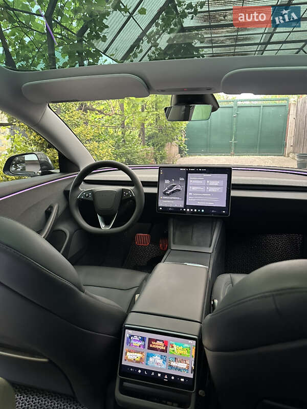 Седан Tesla Model 3 2024 в Черноморске