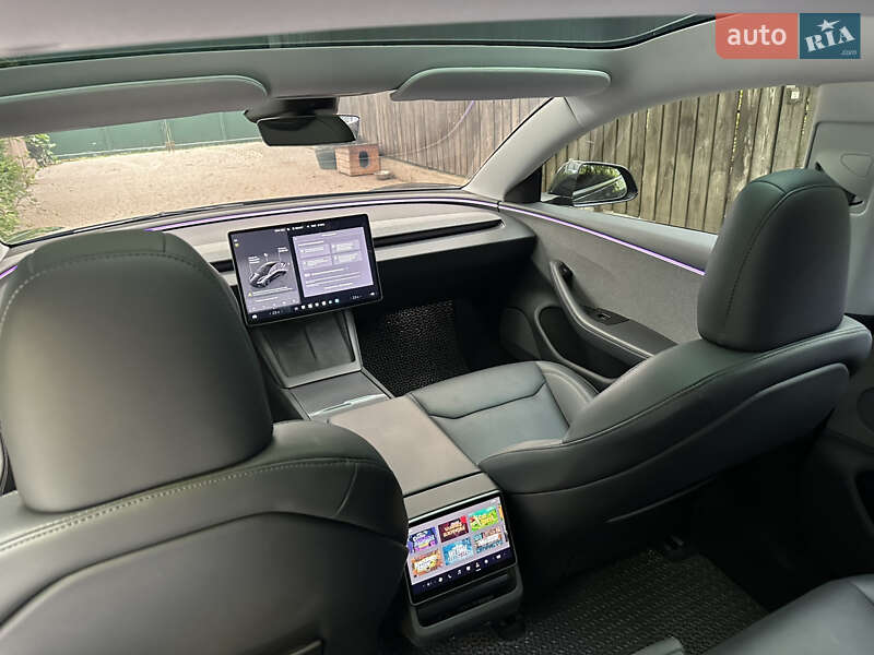 Седан Tesla Model 3 2024 в Черноморске