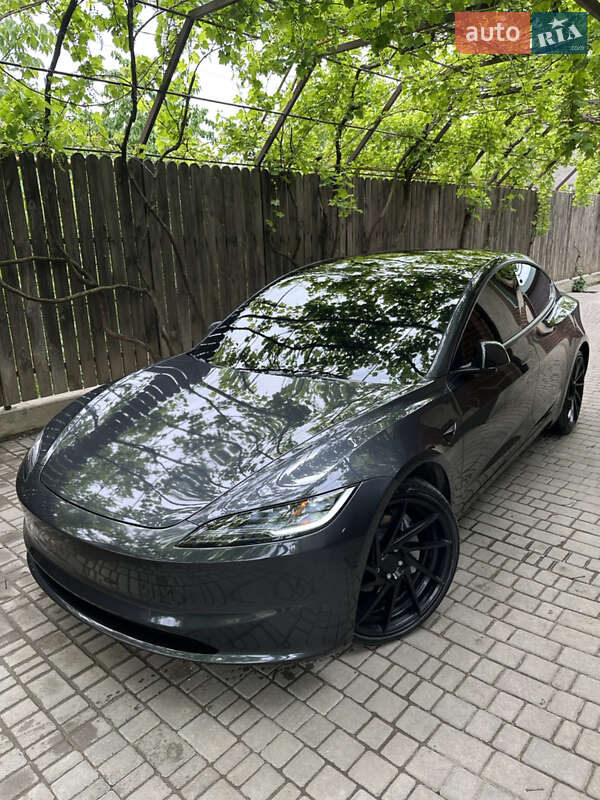 Седан Tesla Model 3 2024 в Черноморске