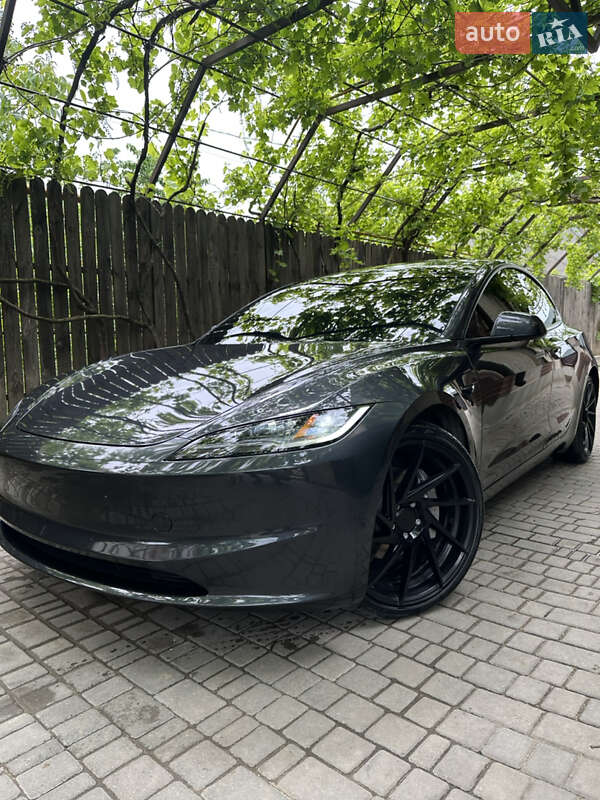 Седан Tesla Model 3 2024 в Черноморске