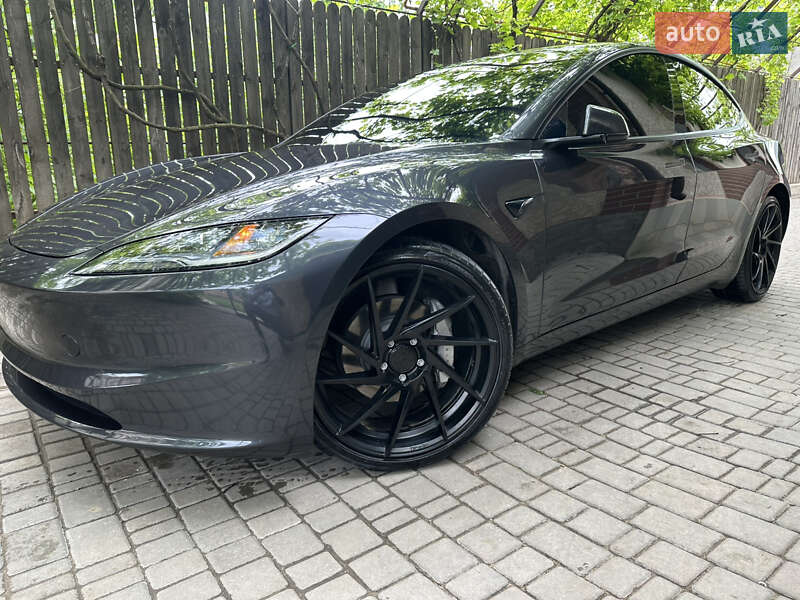 Седан Tesla Model 3 2024 в Черноморске