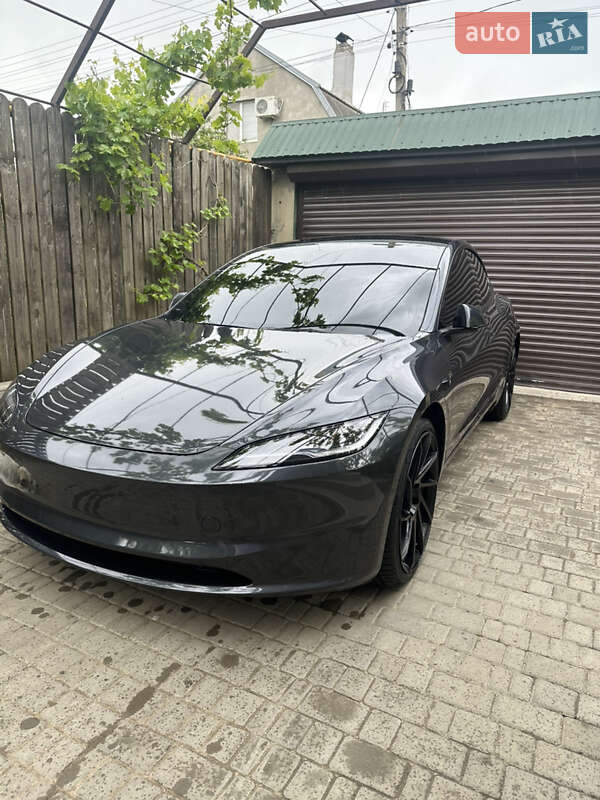Седан Tesla Model 3 2024 в Черноморске