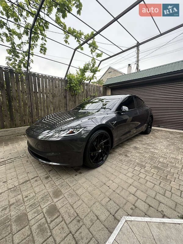 Седан Tesla Model 3 2024 в Черноморске