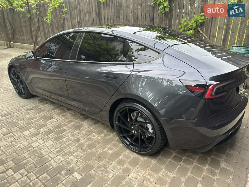 Седан Tesla Model 3 2024 в Черноморске