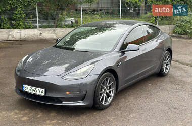 Tesla Model 3  2021
