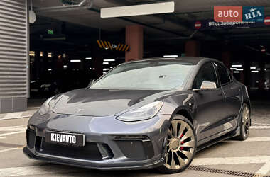 Tesla Model 3  2021