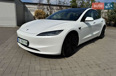 Tesla Model 3  2024