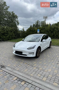 Tesla Model 3  2022