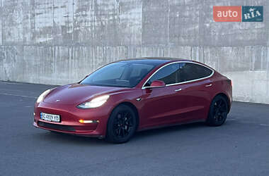 Tesla Model 3  2020