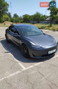 Tesla Model 3  2019