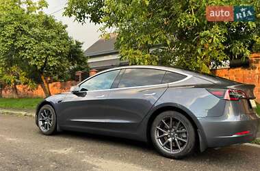 Tesla Model 3  2019