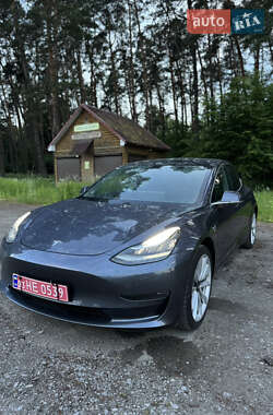 Tesla Model 3  2019