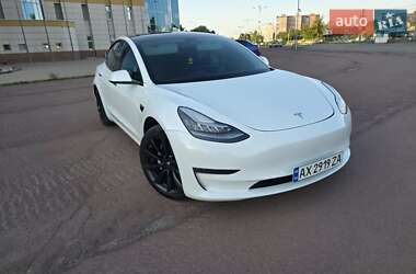 Tesla Model 3  2019