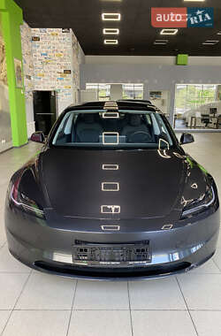 Tesla Model 3  2024