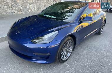 Tesla Model 3  2022
