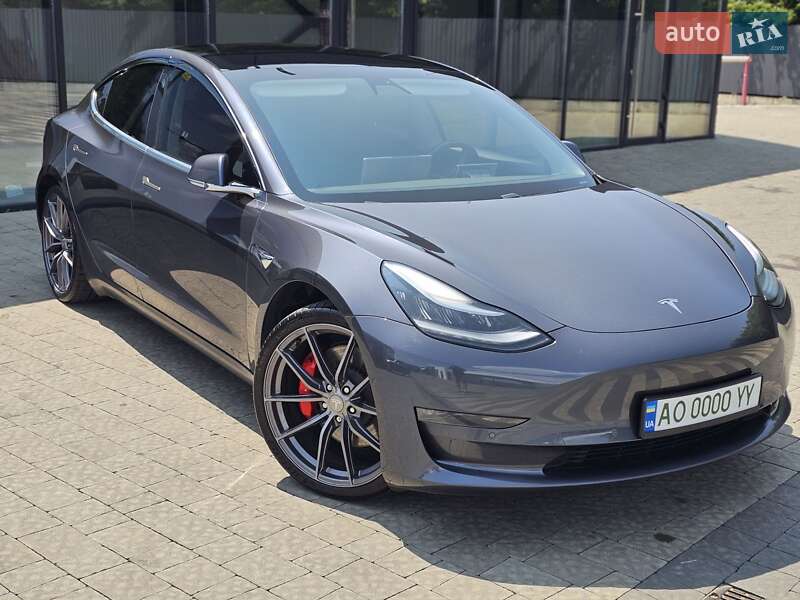 Седан Tesla Model 3 2020 в Ужгороді фото Седан Tesla Model 3 2020 в Ужгороді