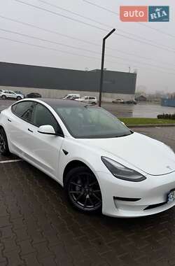 Tesla Model 3  2022