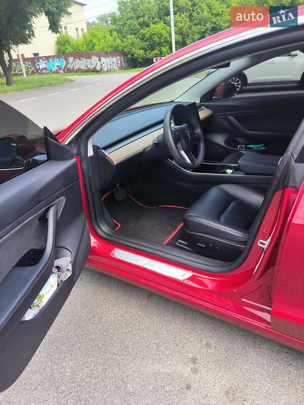 Седан Tesla Model 3 2019 в Києві