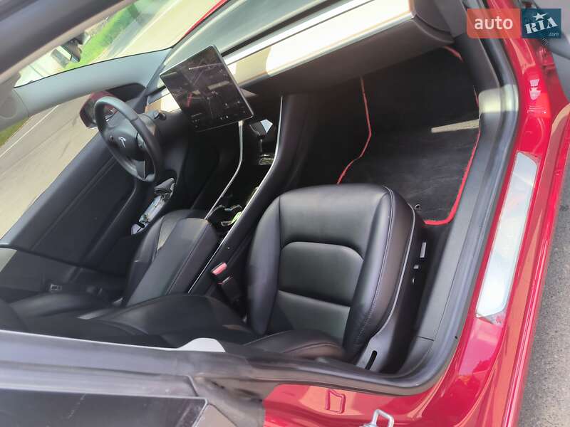 Седан Tesla Model 3 2019 в Києві