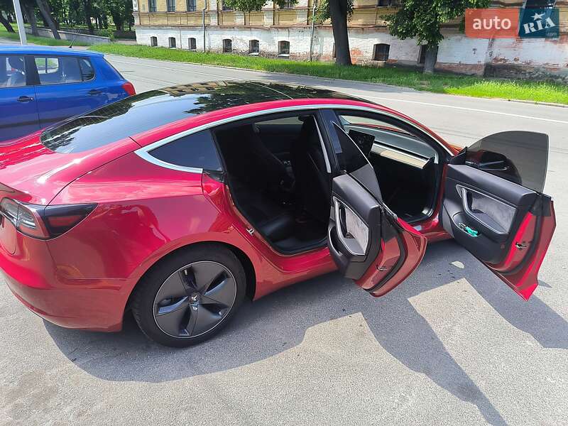 Седан Tesla Model 3 2019 в Києві