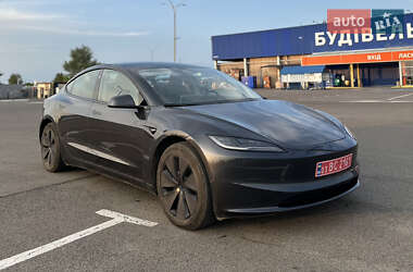 Tesla Model 3  2024