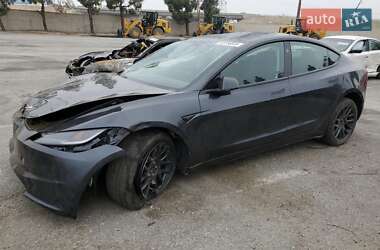 Tesla Model 3  2024