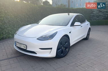 Tesla Model 3  2022