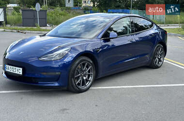 Tesla Model 3  2022