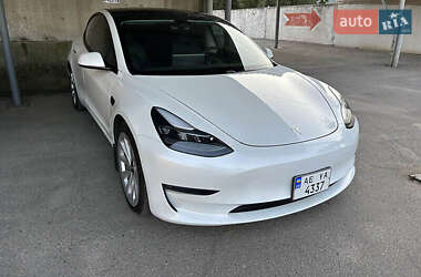 Tesla Model 3  2021