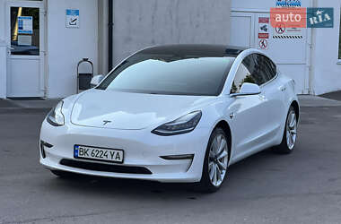 Tesla Model 3  2019