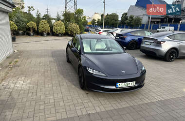 Tesla Model 3  2024