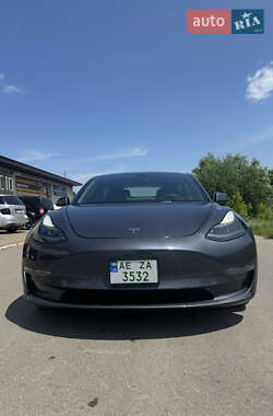 Tesla Model 3  2022