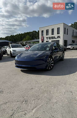 Tesla Model 3  2024