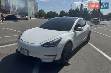 Tesla Model 3  2019