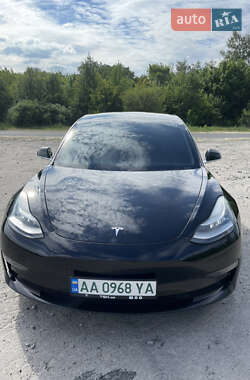 Tesla Model 3  2019
