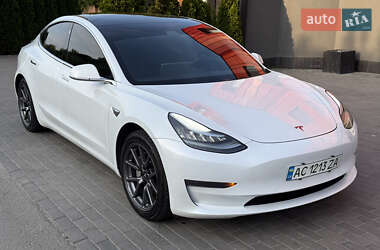 Tesla Model 3  2020