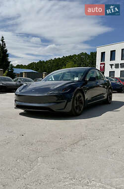Tesla Model 3  2024