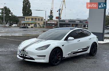 Tesla Model 3  2019