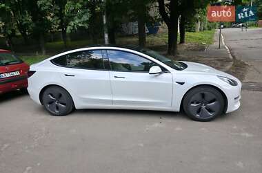 Tesla Model 3  2020