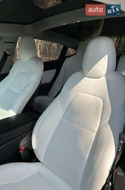 Седан Tesla Model 3 2018 в Вышгороде